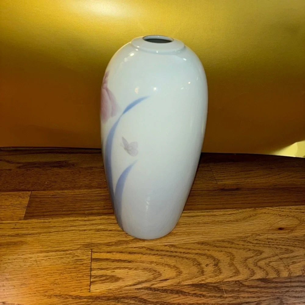 Vintage Japanese vase,‎ Fukagawa porcelain, Imari ware, Iris flower